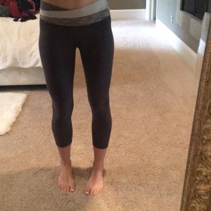 Women’s gray Lululemon crop pant size 8